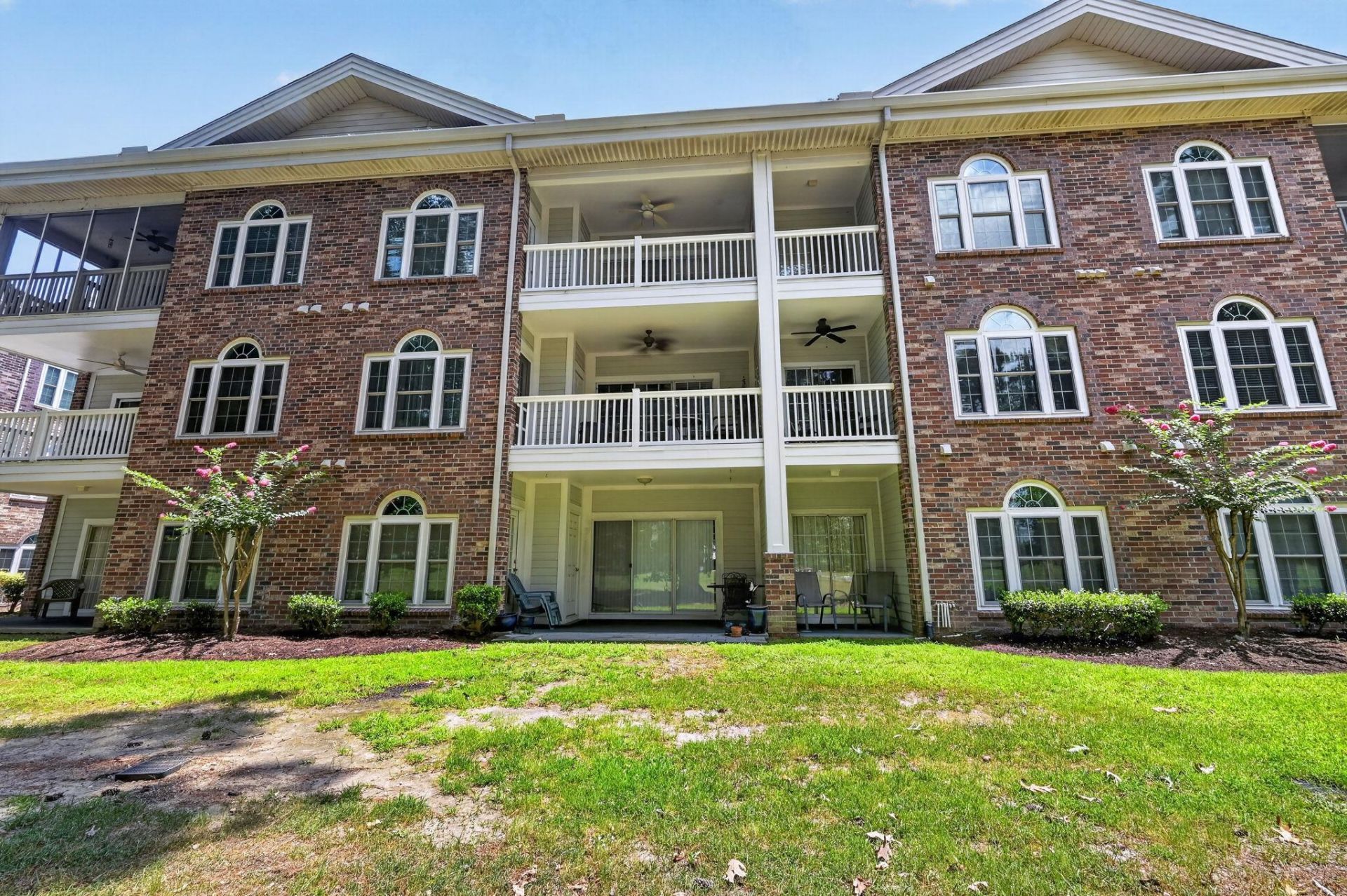690 Riverwalk Dr. Photo 33