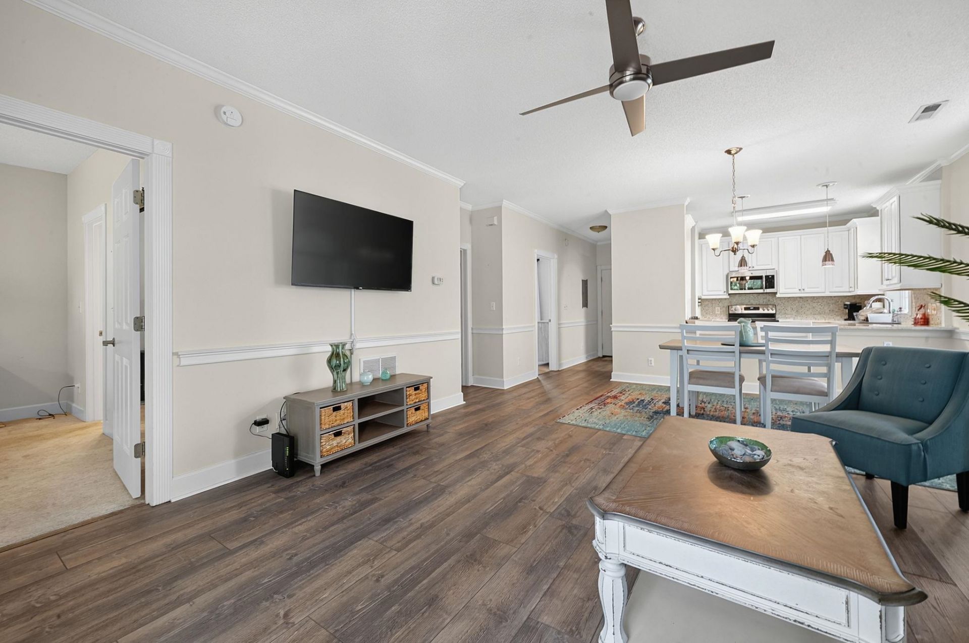 690 Riverwalk Dr. Photo 7