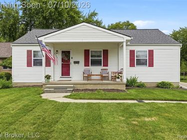 29801 Gloria Street, St. Clair Shores, MI 48082