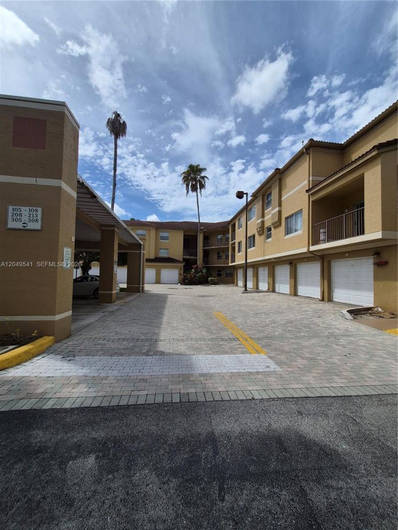 771 N Pine Island Rd , Unit 106, Plantation, FL 33324 Photo