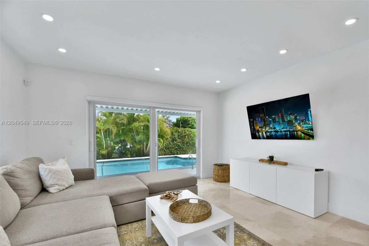2195 SW 25th Ter , Miami, FL 33133 Photo