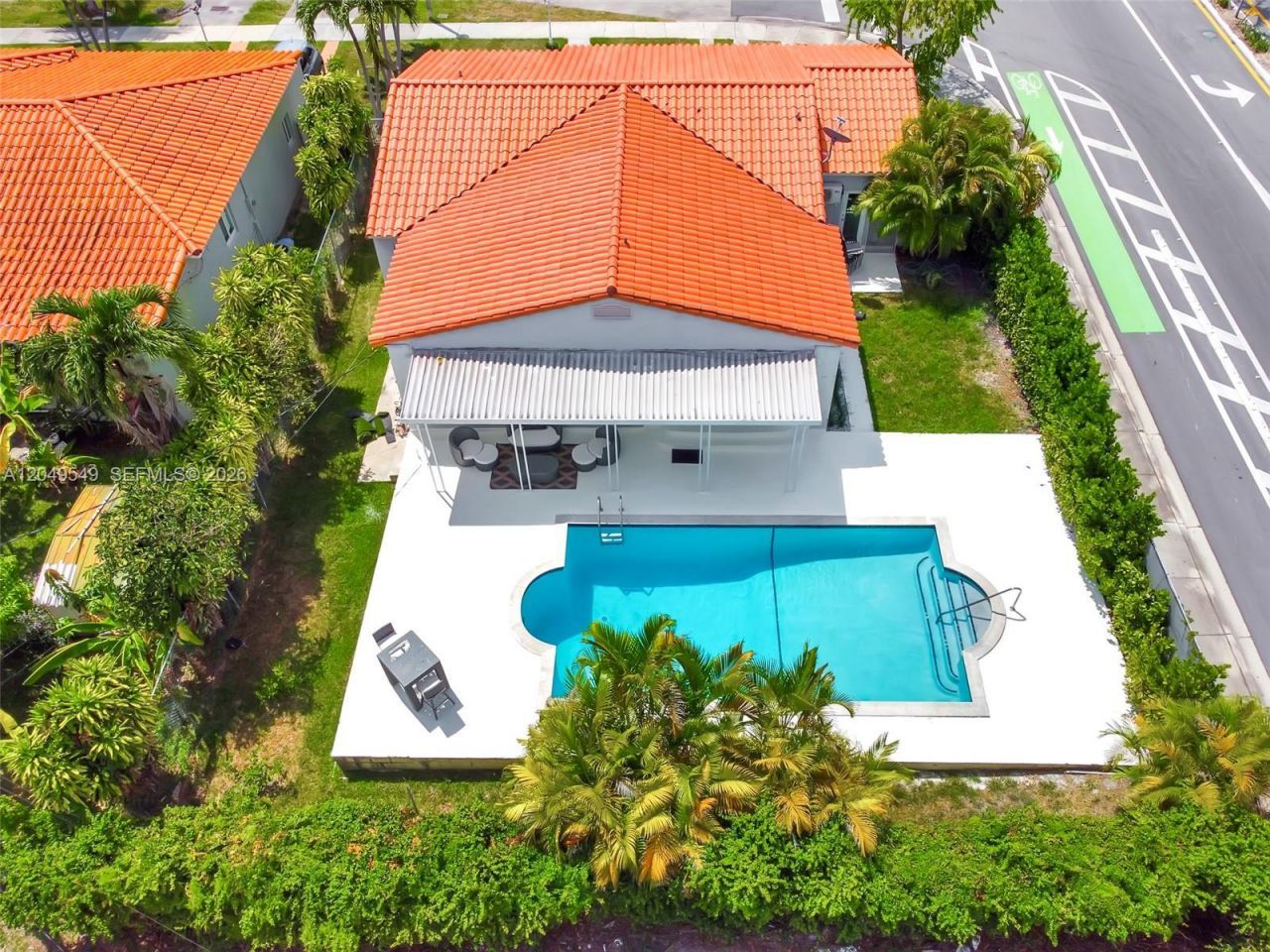 2195 SW 25th Ter , Miami, FL 33133 Photo