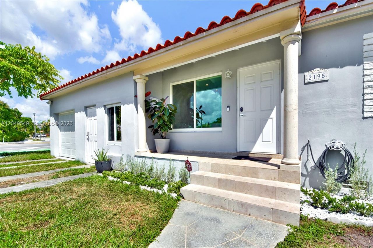 2195 SW 25th Ter , Miami, FL 33133 Photo