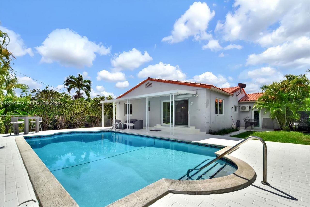 2195 SW 25th Ter , Miami, FL 33133 Photo