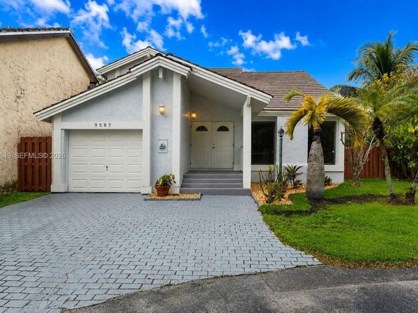 9587 SW 148th Ave Cir S , Miami, FL 33196