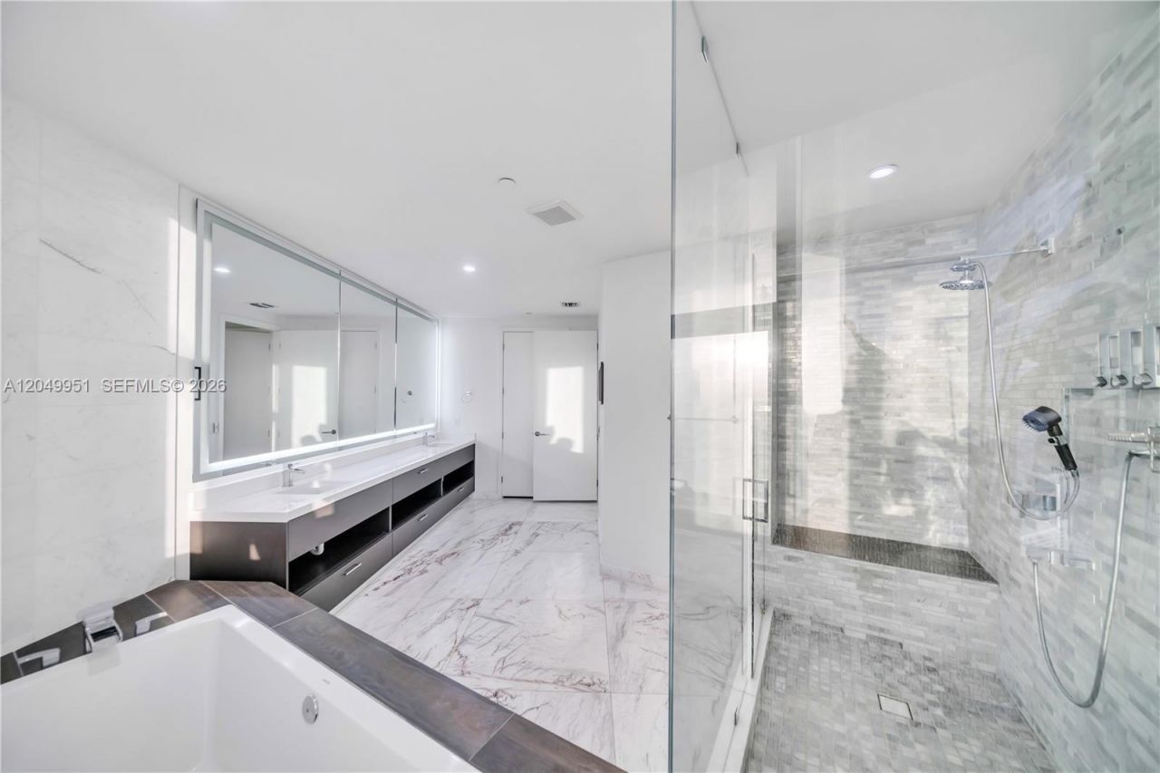 851 NE 1st Avenue, Unit Penthouse, Miami, FL 33132 Photo