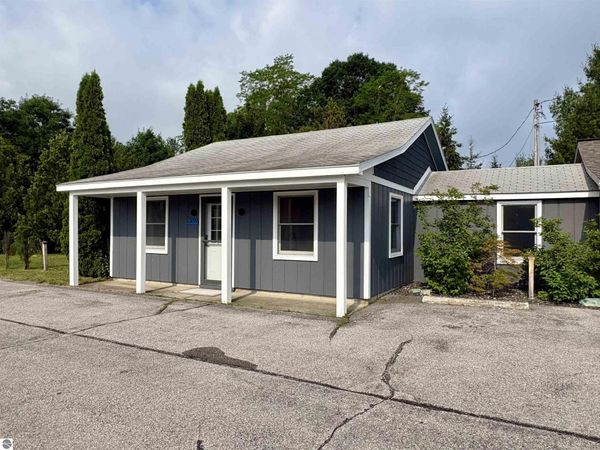 9066 Bayshore Drive N, Elk Rapids, MI 49629
