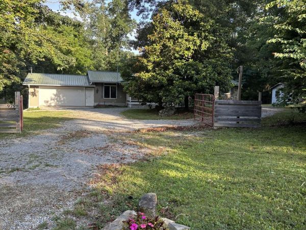 975 Lawson Rd, Crossville, TN 38571