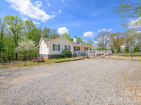 533 Tuckers Grove Road , Statesville, NC 28625