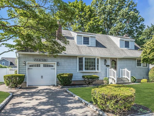 14 Prade Lane , Massapequa Park, NY 11762