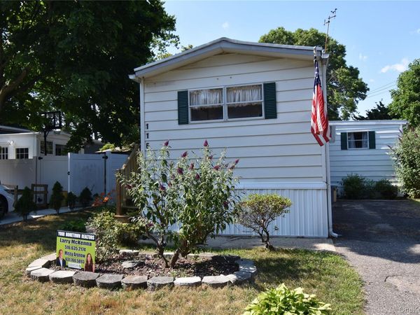 116 Lincoln Avenue , Holbrook, NY 11741