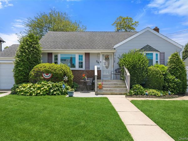 36 Liszt Street , Hicksville, NY 11801