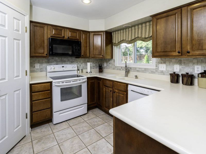 8442 Woodcreek Drive, Florence, KY 41042 Photo 5