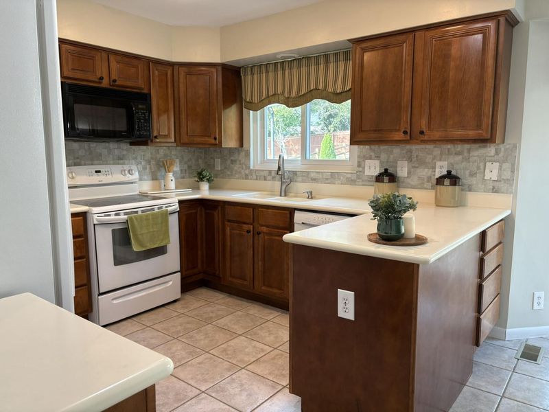 8442 Woodcreek Drive, Florence, KY 41042 Photo 7