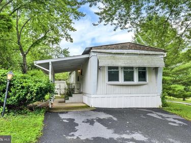 6 BUTTONWOOD LANE, CARLISLE, PA 17015
