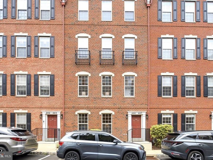 606 Admirals Way, Philadelphia, PA 19146 Main Photo