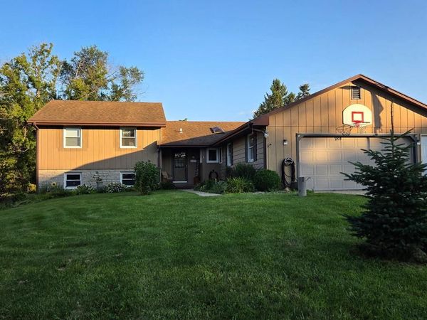3377 N Hackbarth ROAD, Janesville, WI 53548
