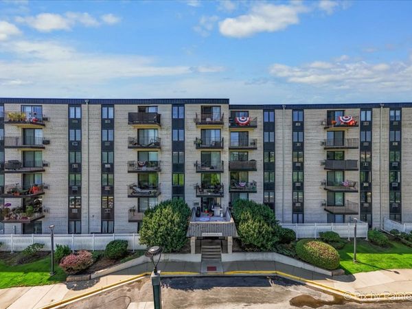 9078 HEATHWOOD Drive , Unit 5K, Niles, IL 60714
