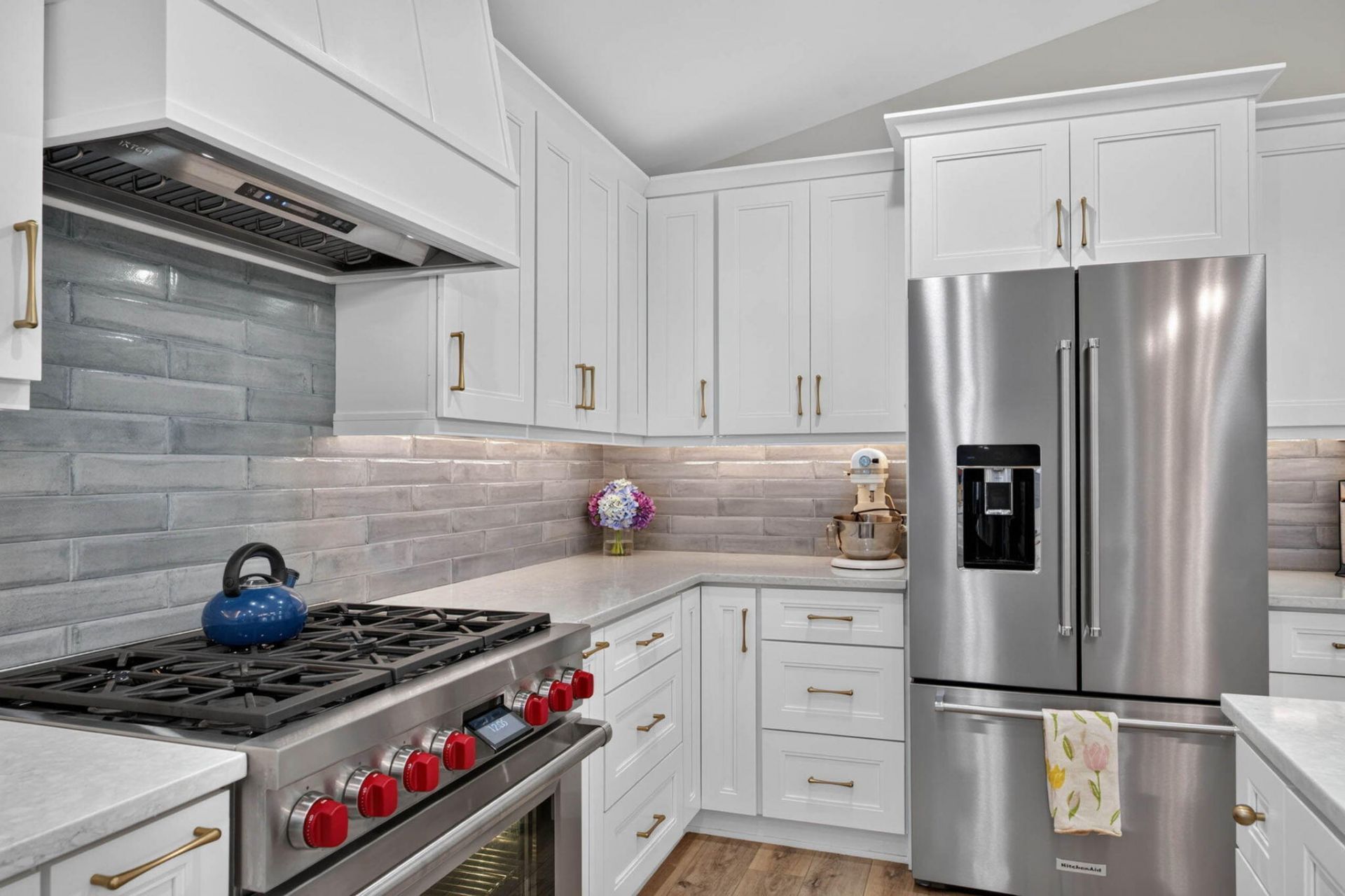 1055 Royalist Road Photo 10