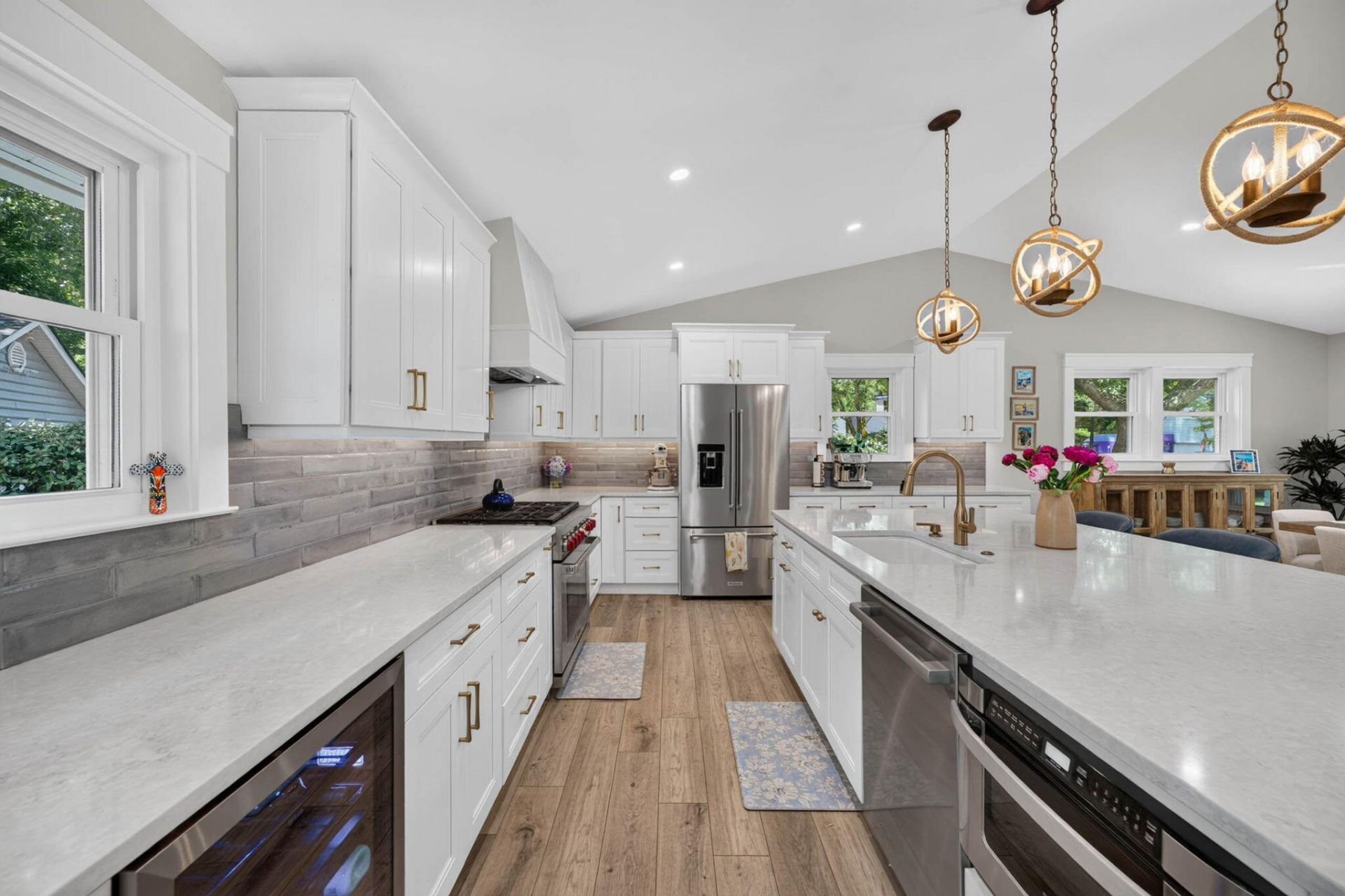 1055 Royalist Road Photo 11