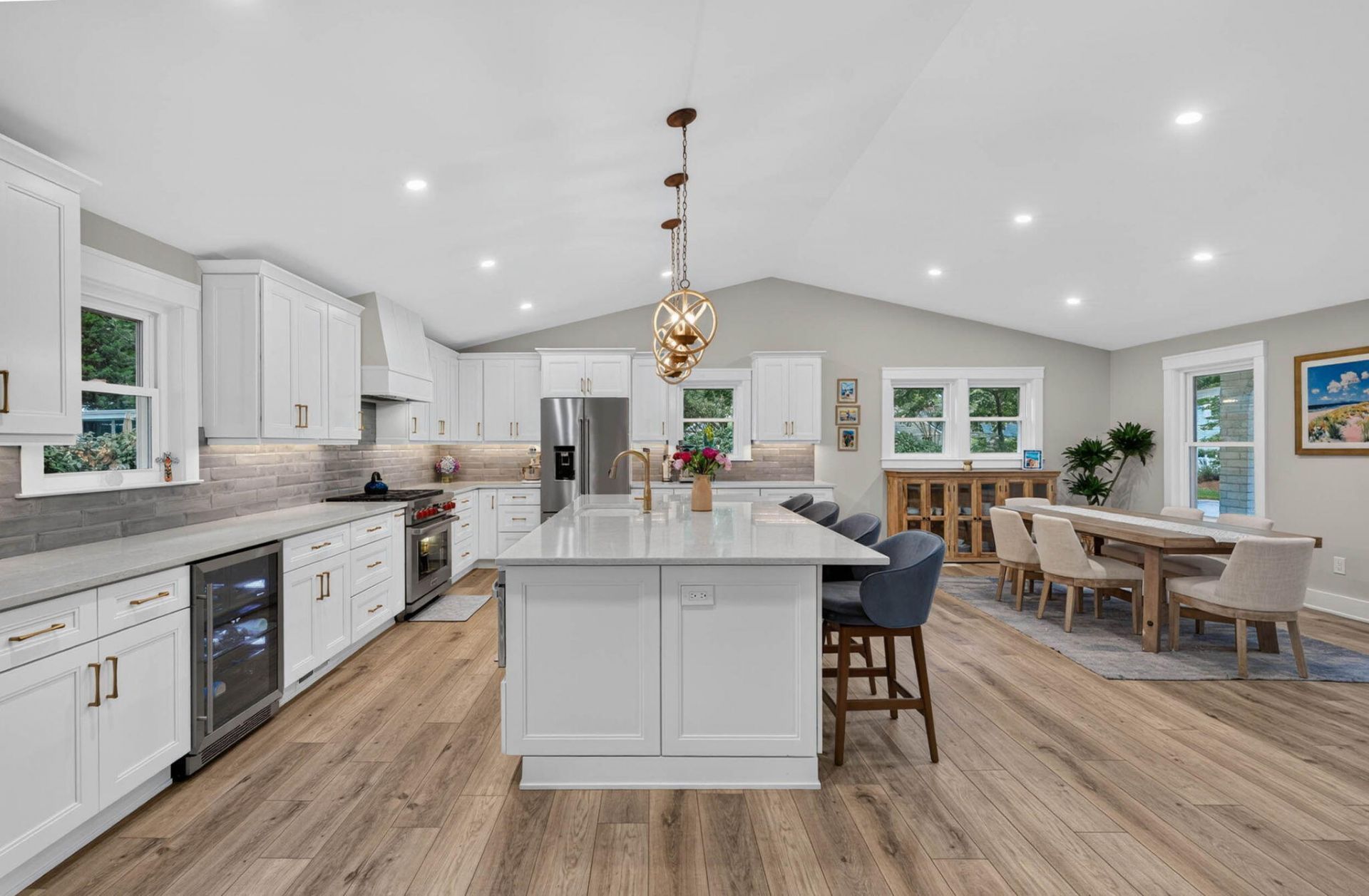 1055 Royalist Road Photo 12
