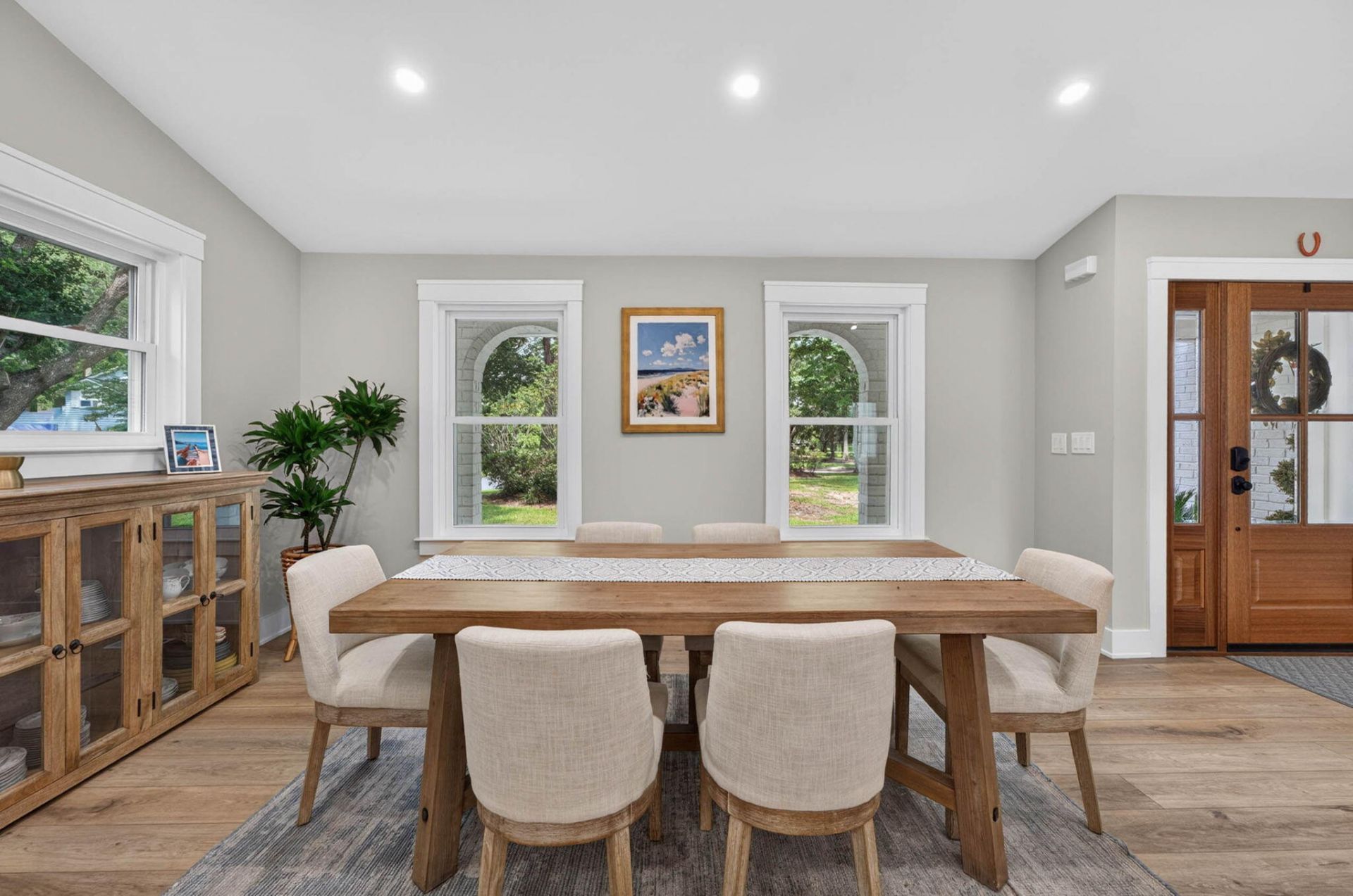 1055 Royalist Road Photo 13