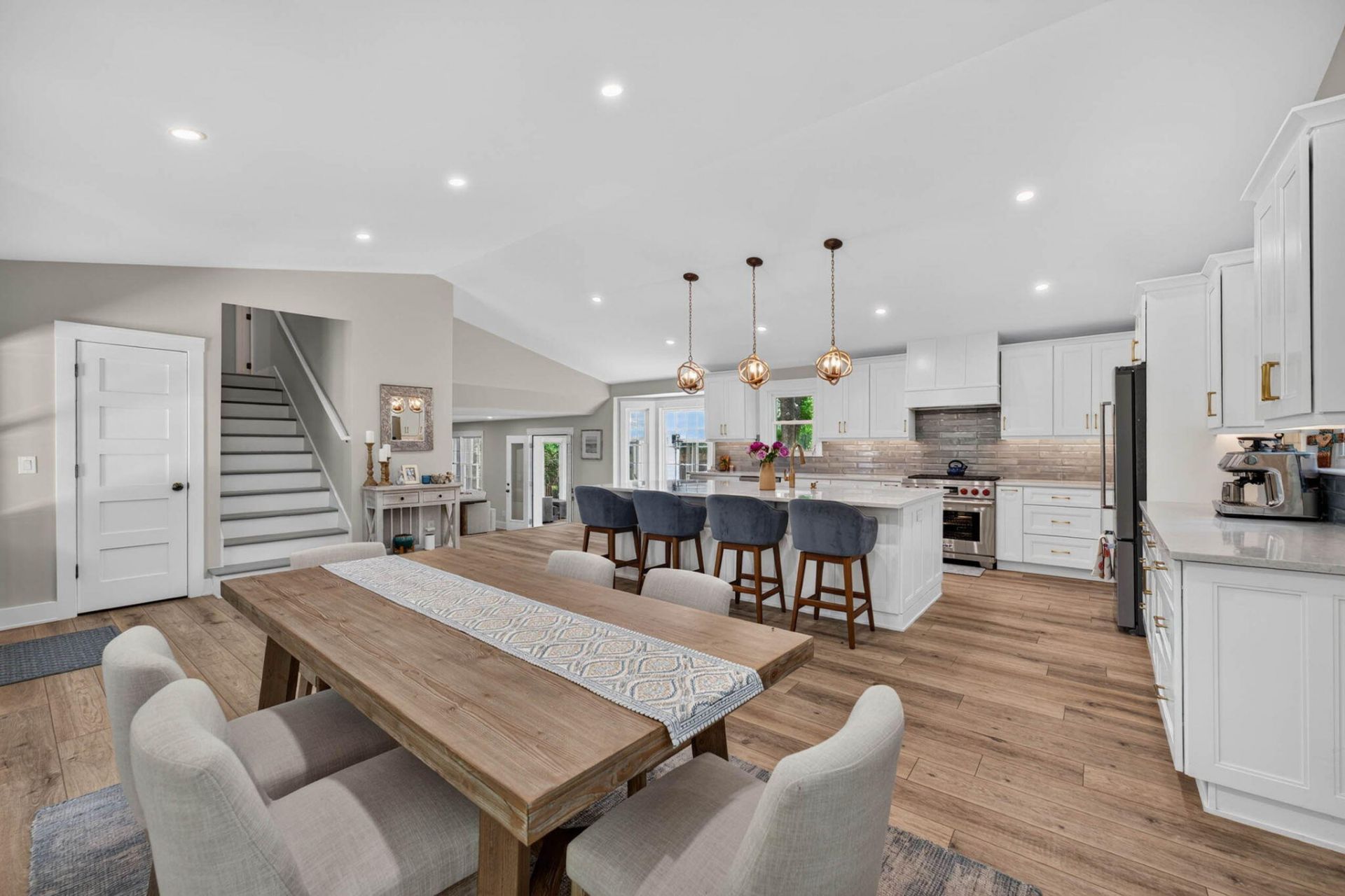 1055 Royalist Road Photo 14