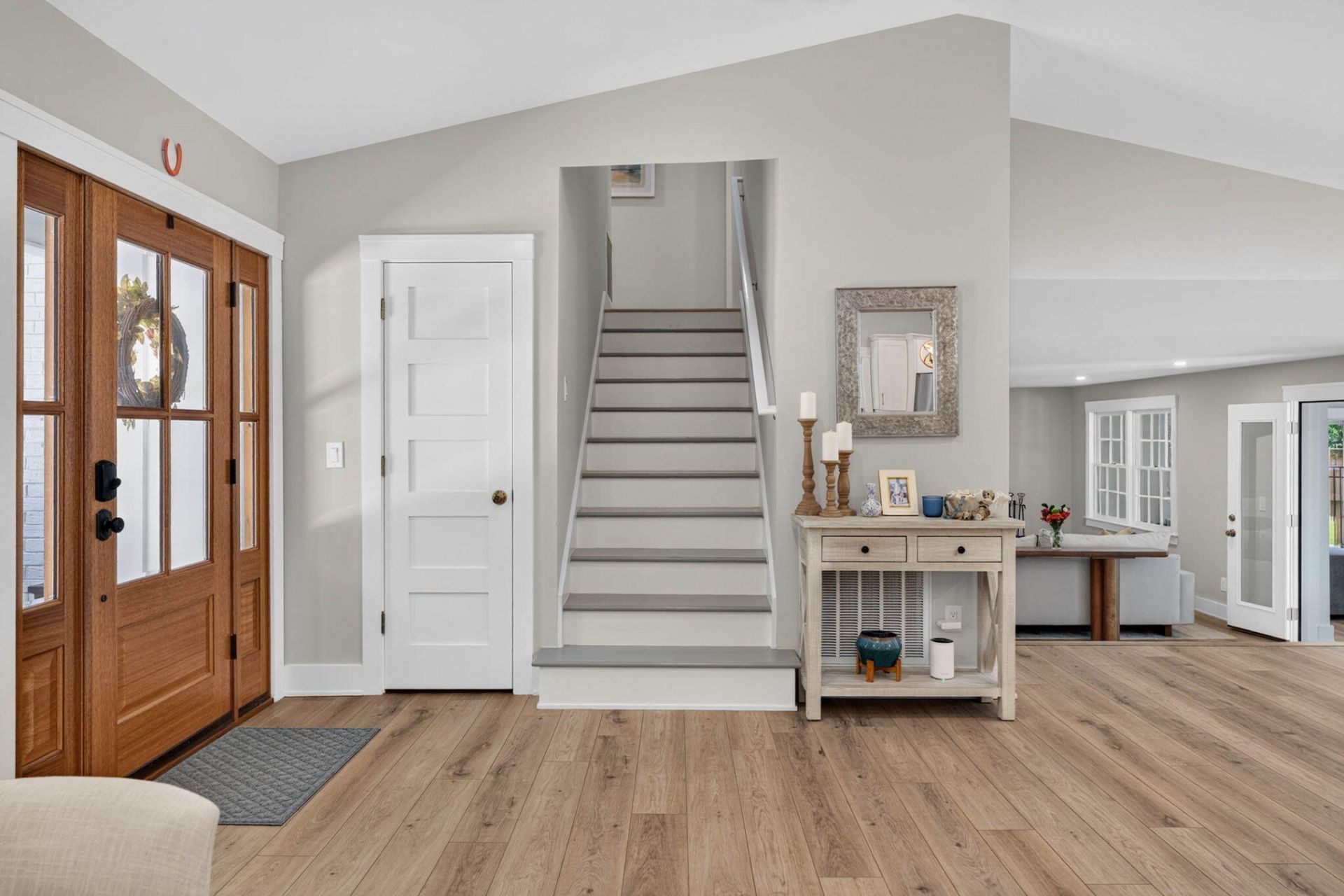 1055 Royalist Road Photo 15