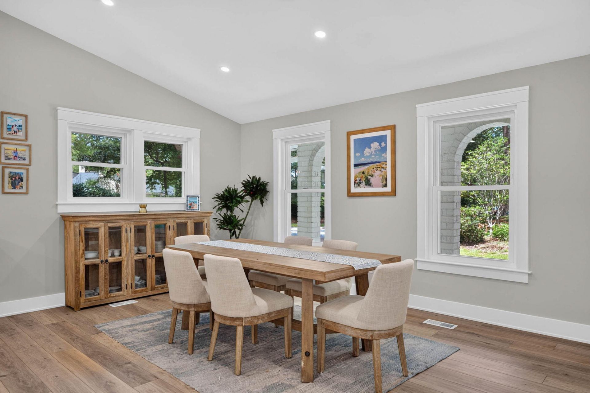 1055 Royalist Road Photo 15