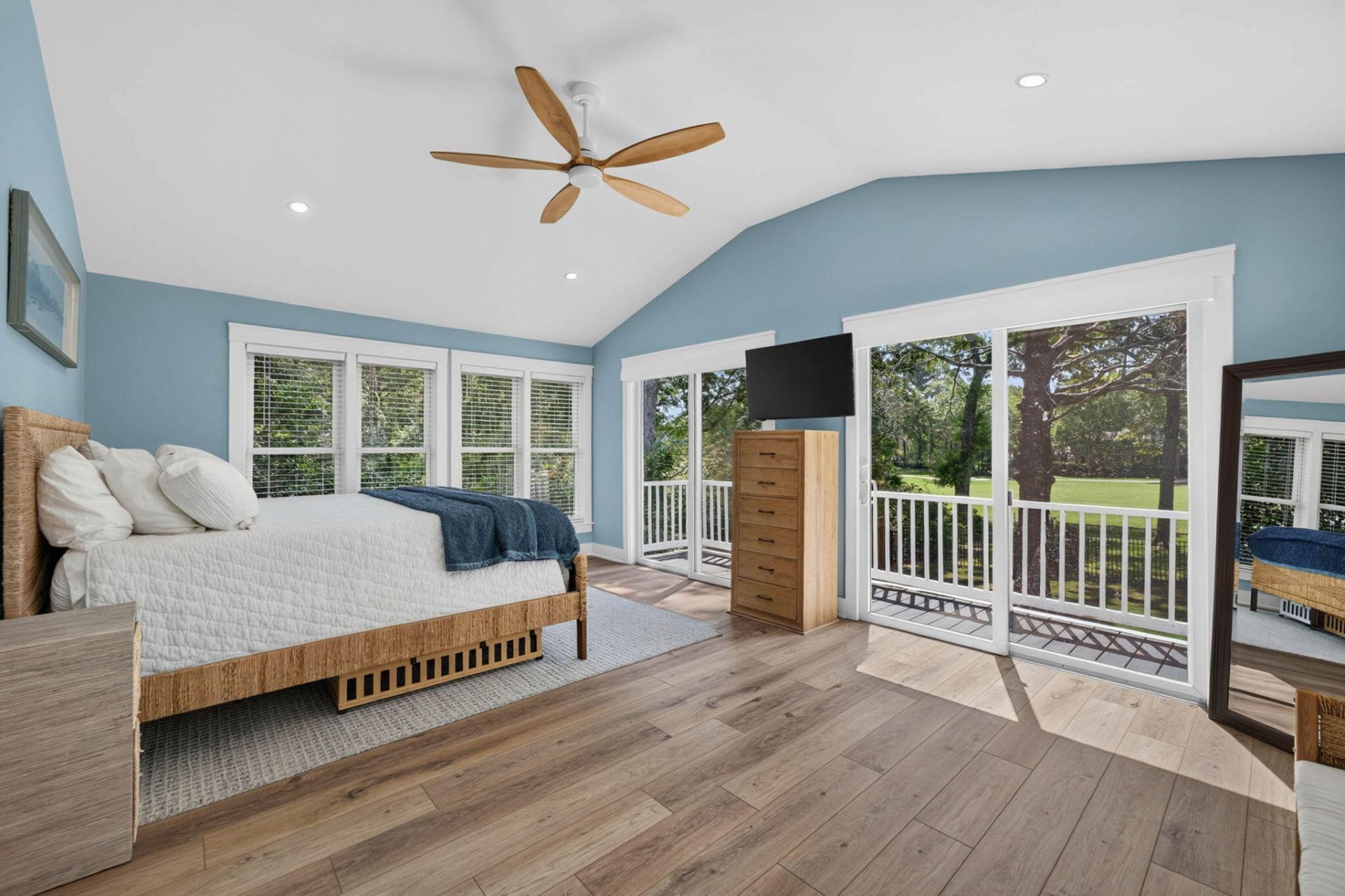 1055 Royalist Road Photo 16