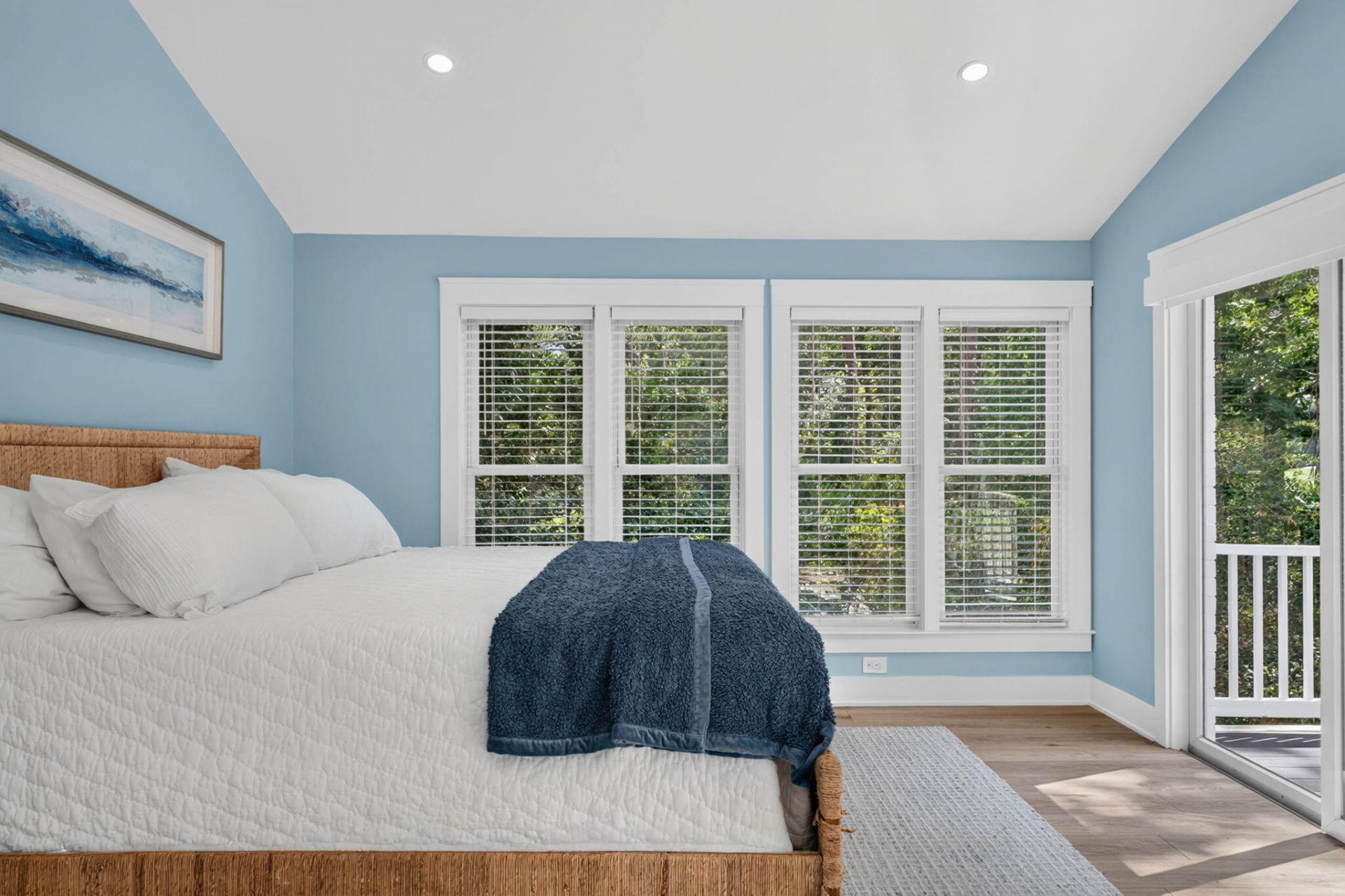 1055 Royalist Road Photo 18