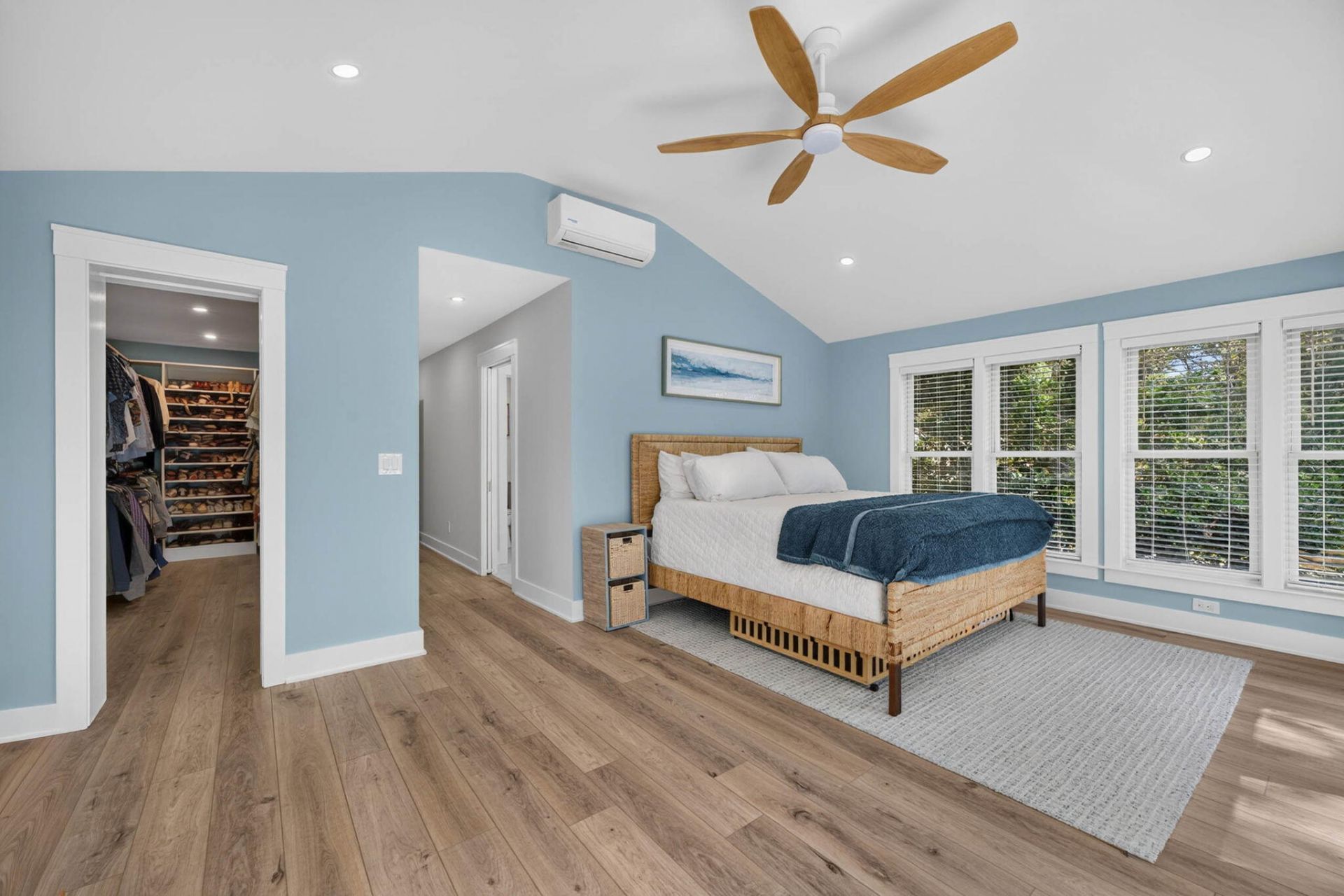 1055 Royalist Road Photo 19