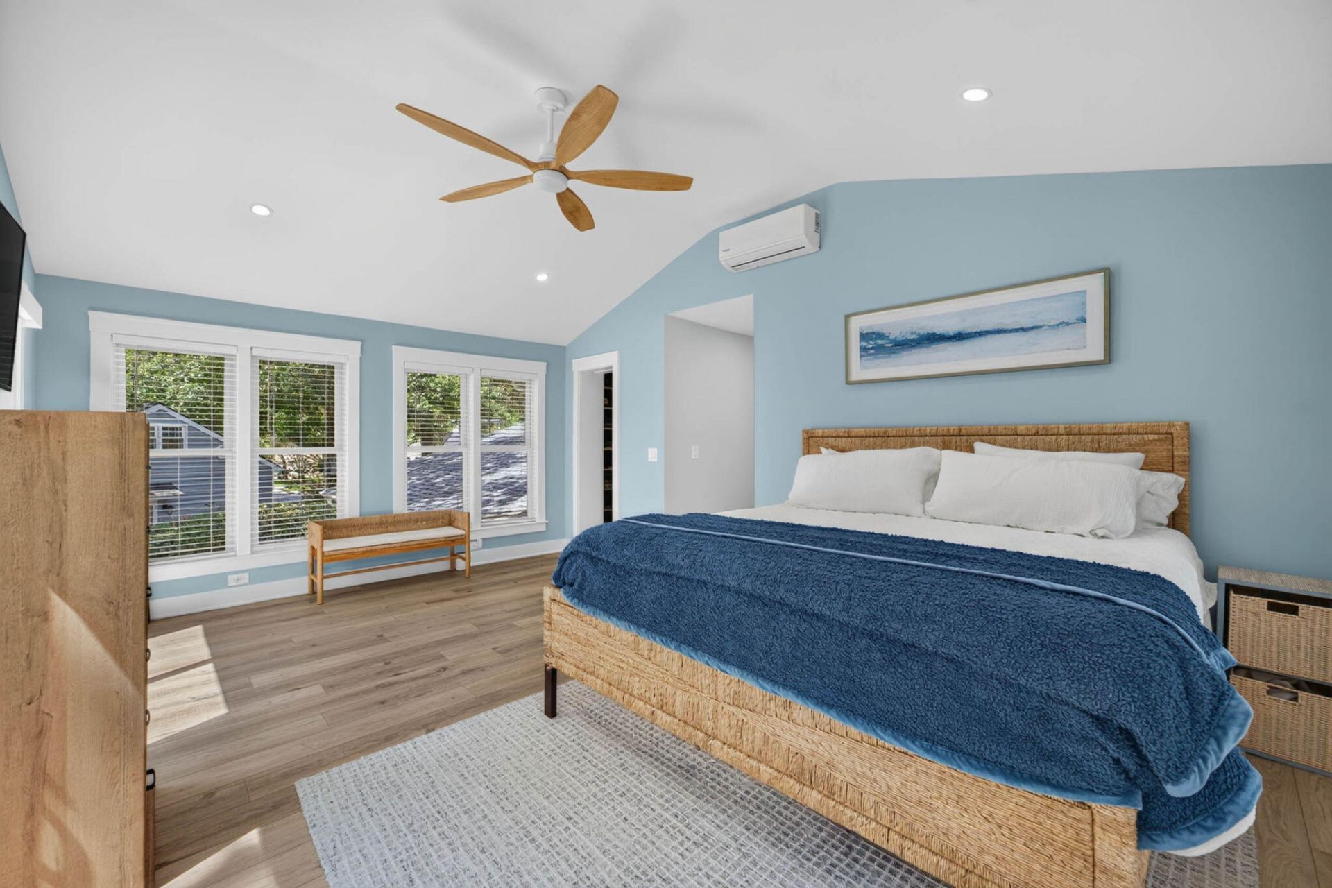 1055 Royalist Road Photo 20