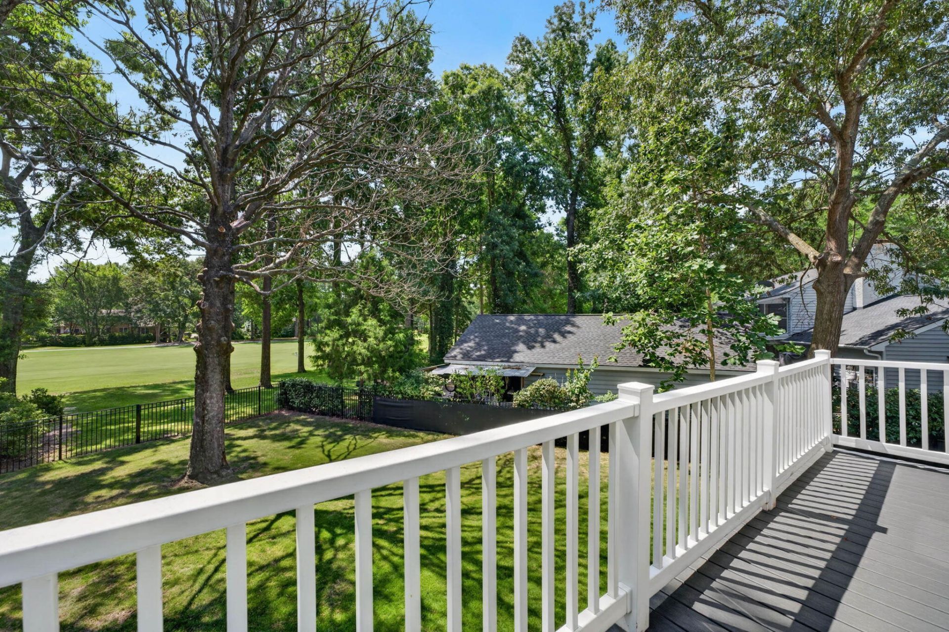 1055 Royalist Road Photo 22