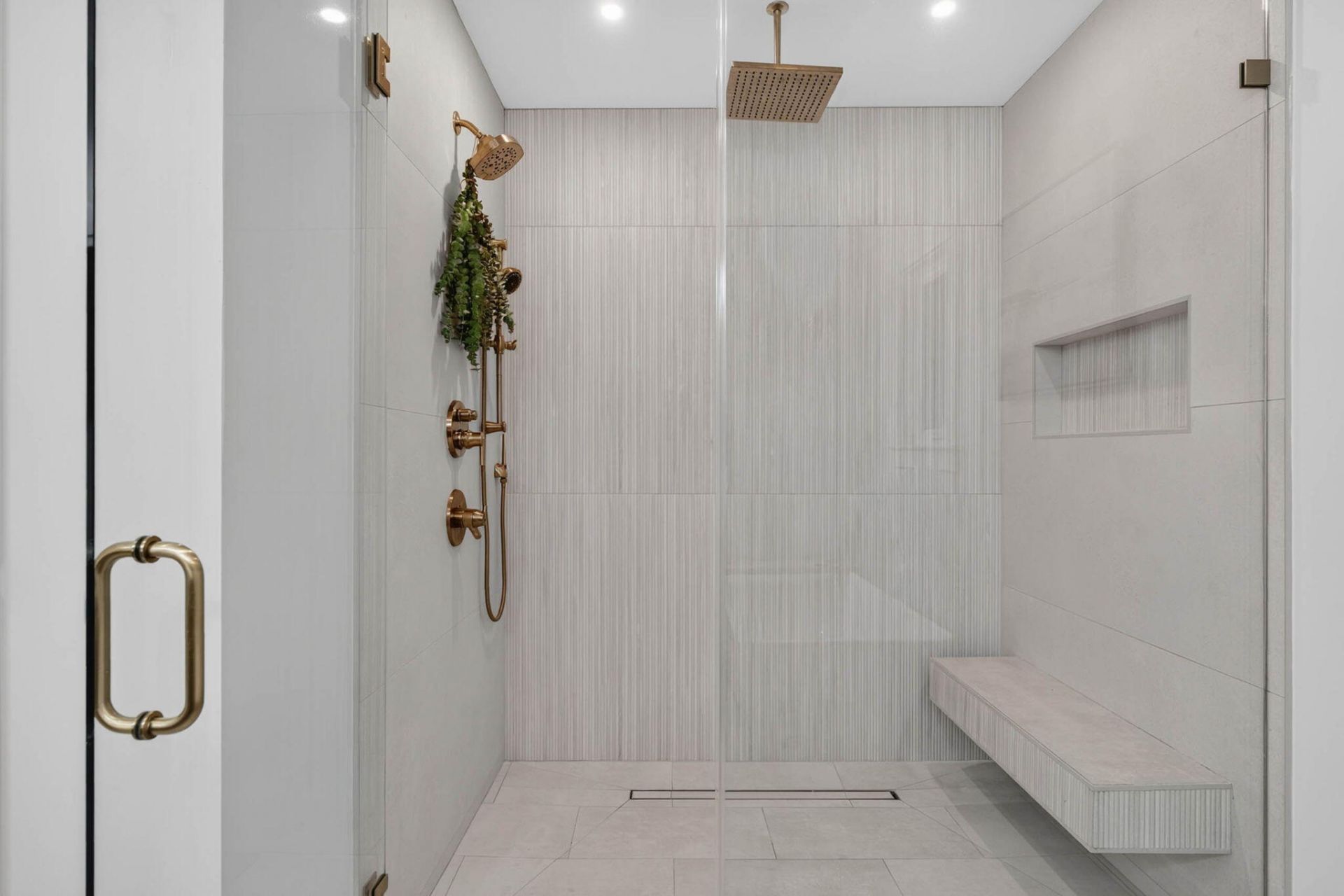 1055 Royalist Road Photo 24