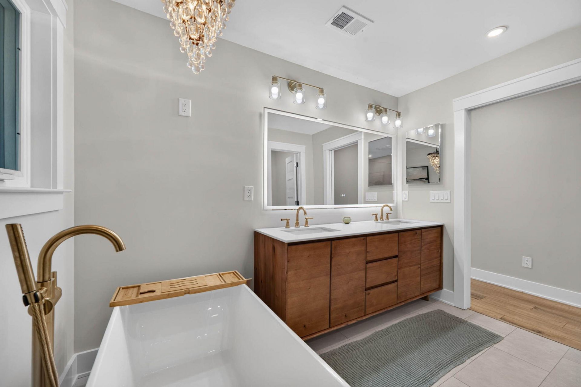 1055 Royalist Road Photo 29