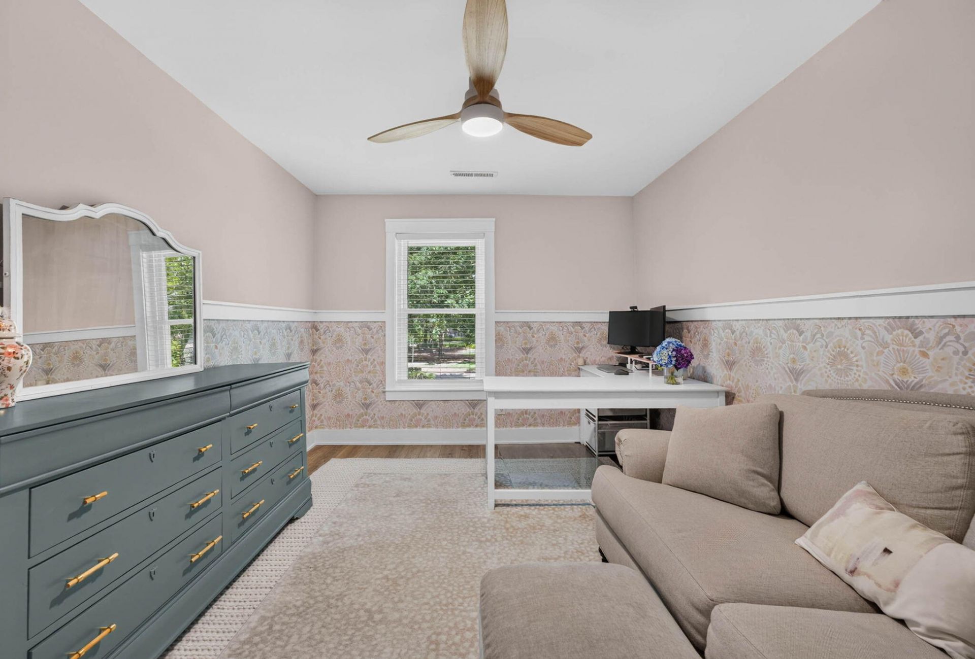 1055 Royalist Road Photo 32