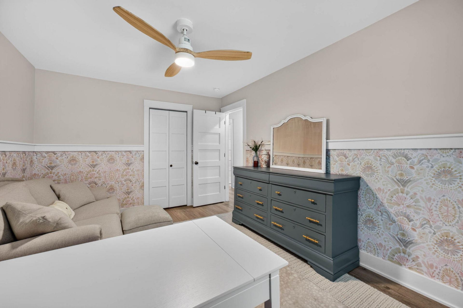 1055 Royalist Road Photo 33