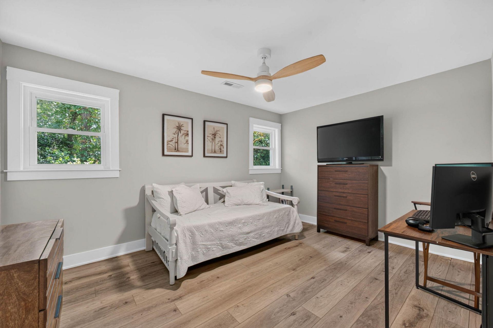 1055 Royalist Road Photo 36