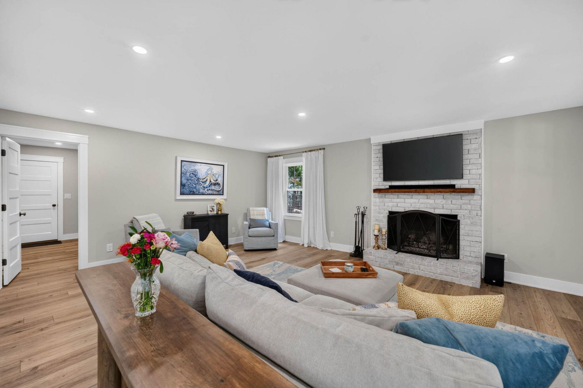 1055 Royalist Road Photo 38