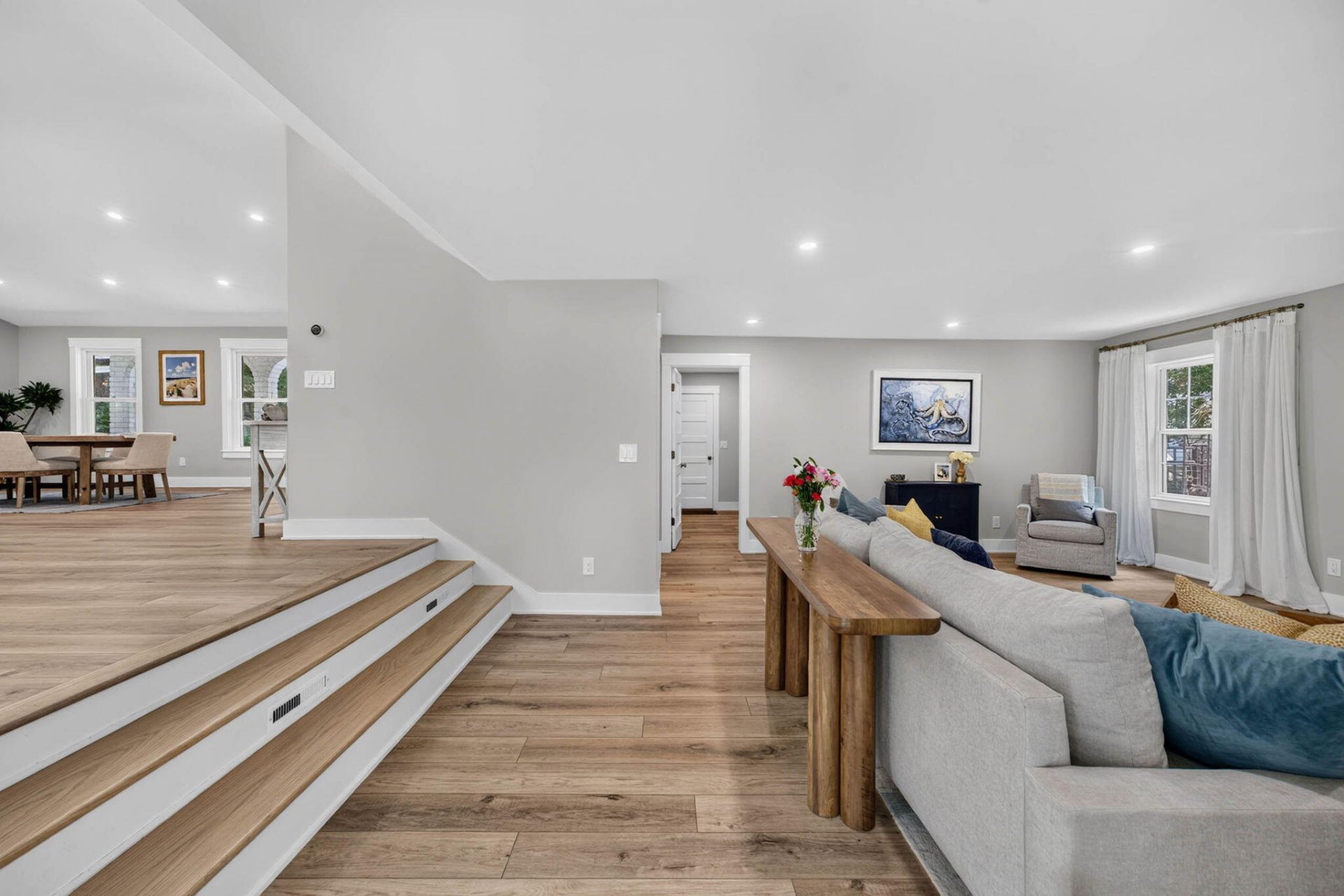 1055 Royalist Road Photo 39