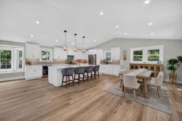 1055 Royalist Road photo 4