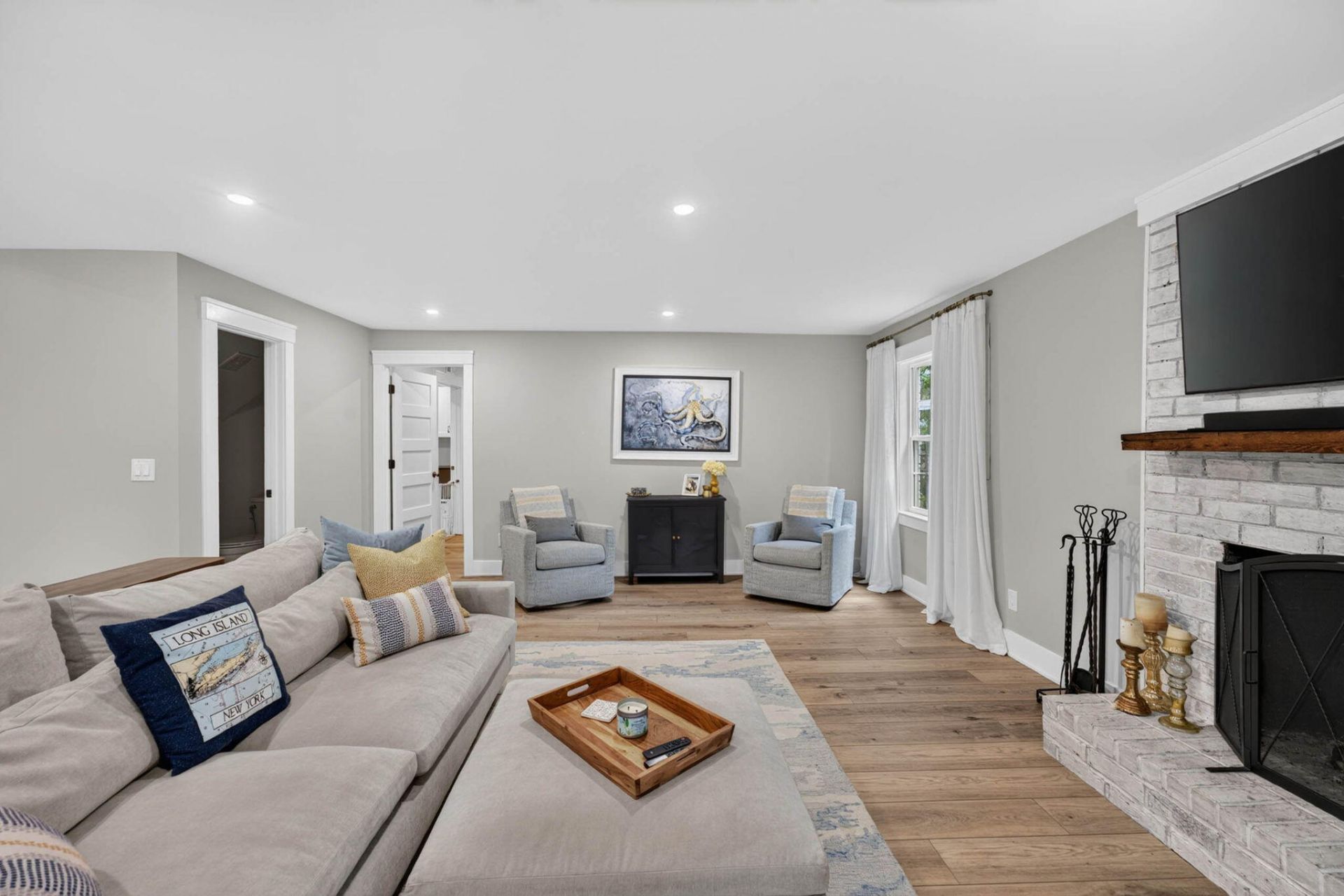 1055 Royalist Road Photo 40