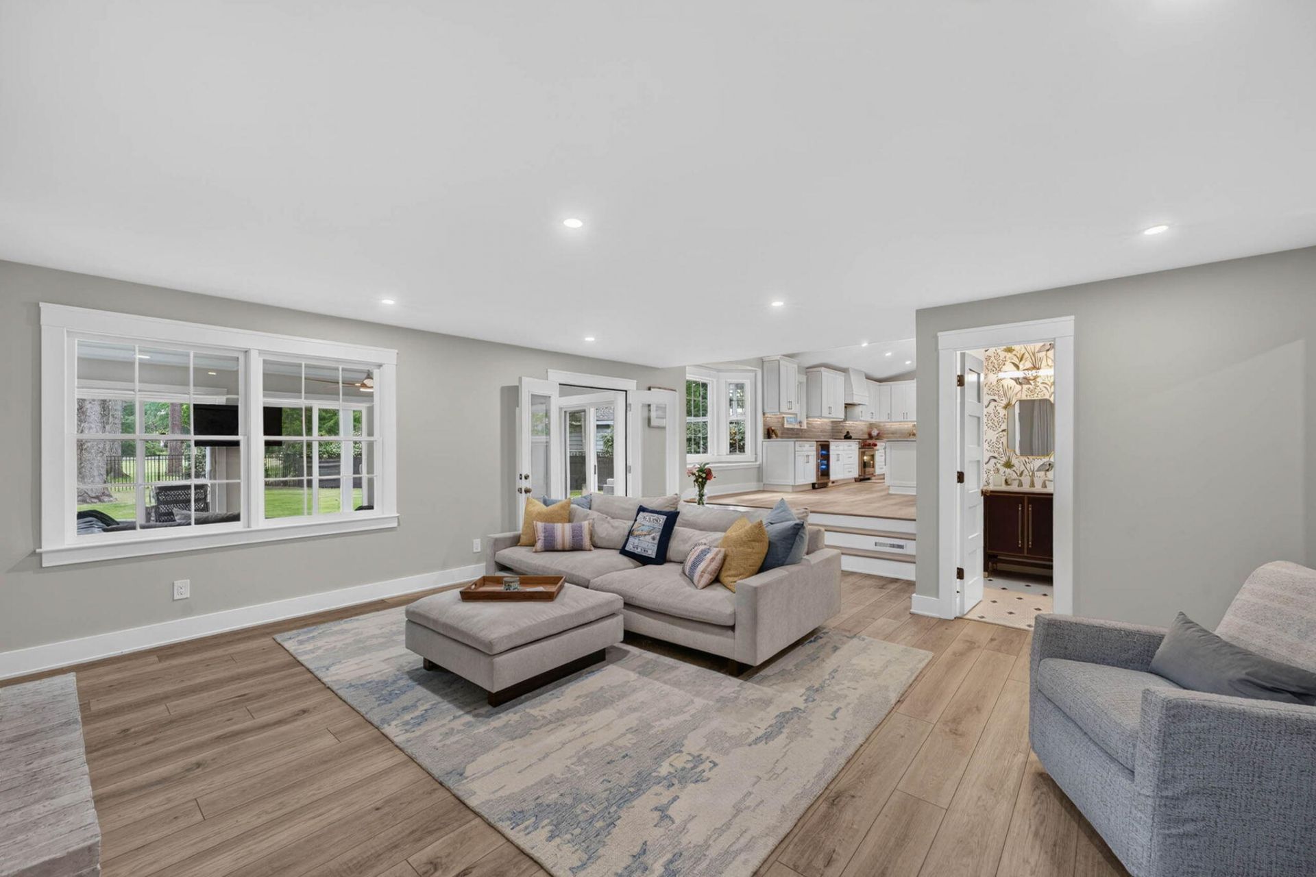 1055 Royalist Road Photo 41