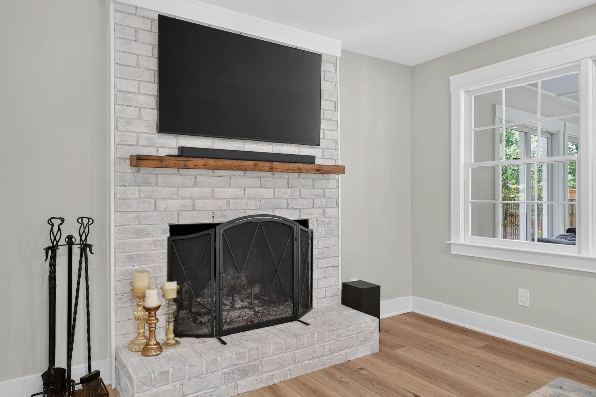 1055 Royalist Road Photo 44