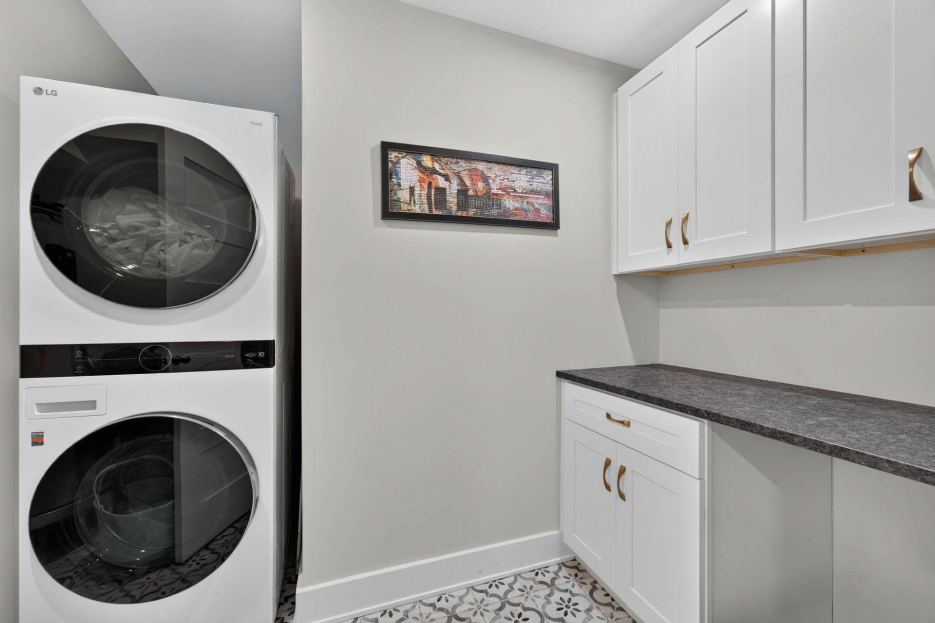 1055 Royalist Road Photo 49
