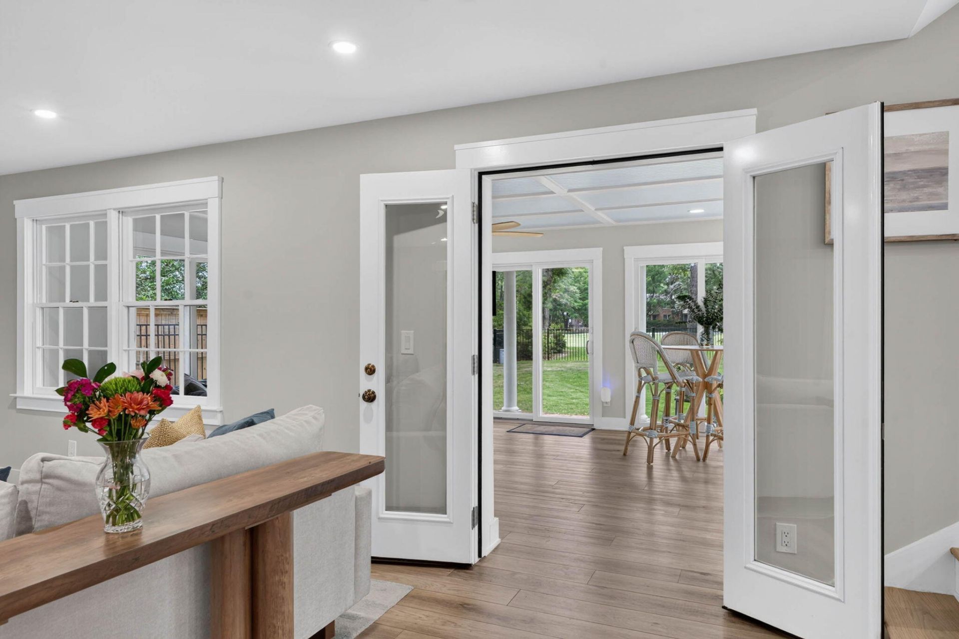 1055 Royalist Road Photo 50