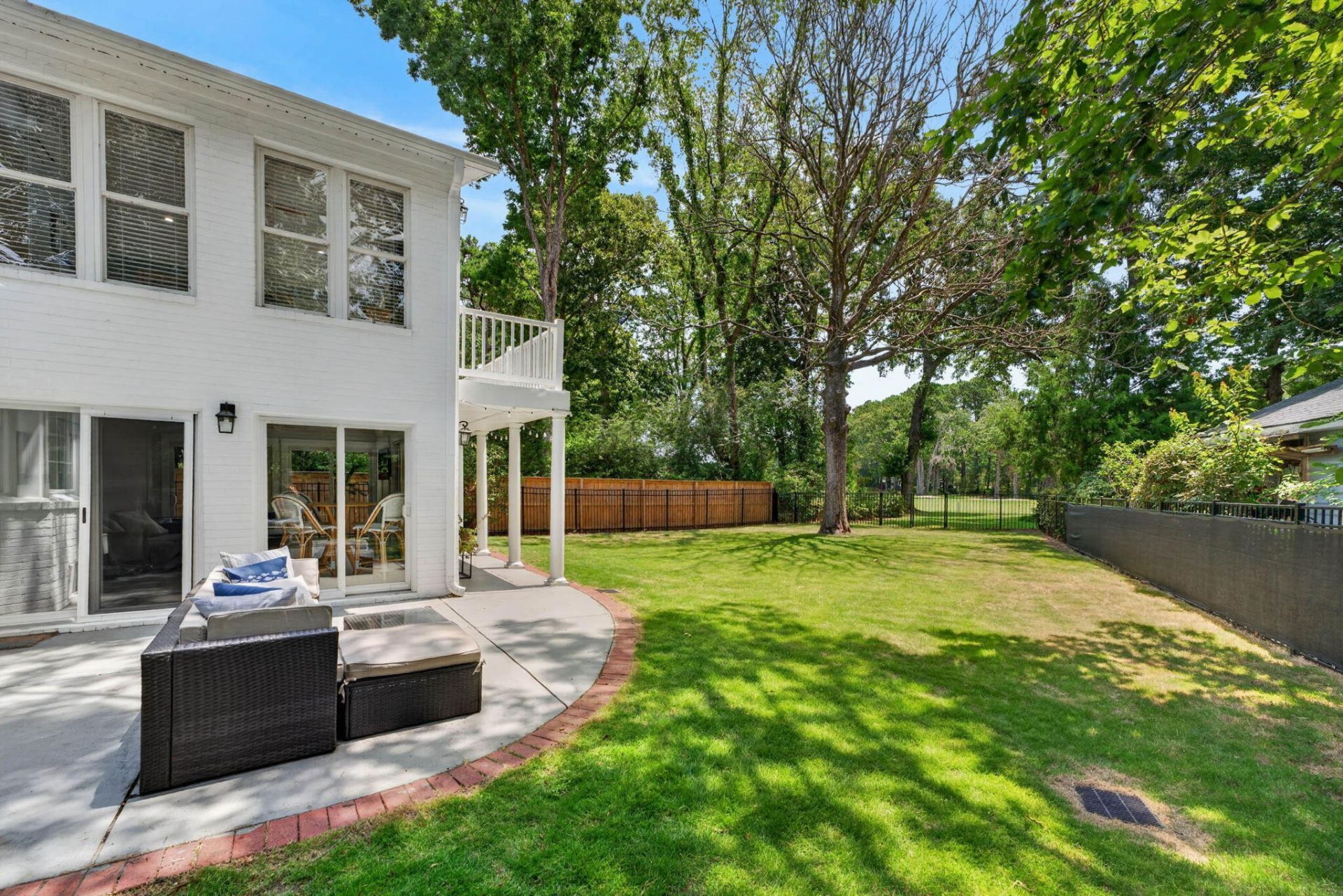 1055 Royalist Road Photo 55