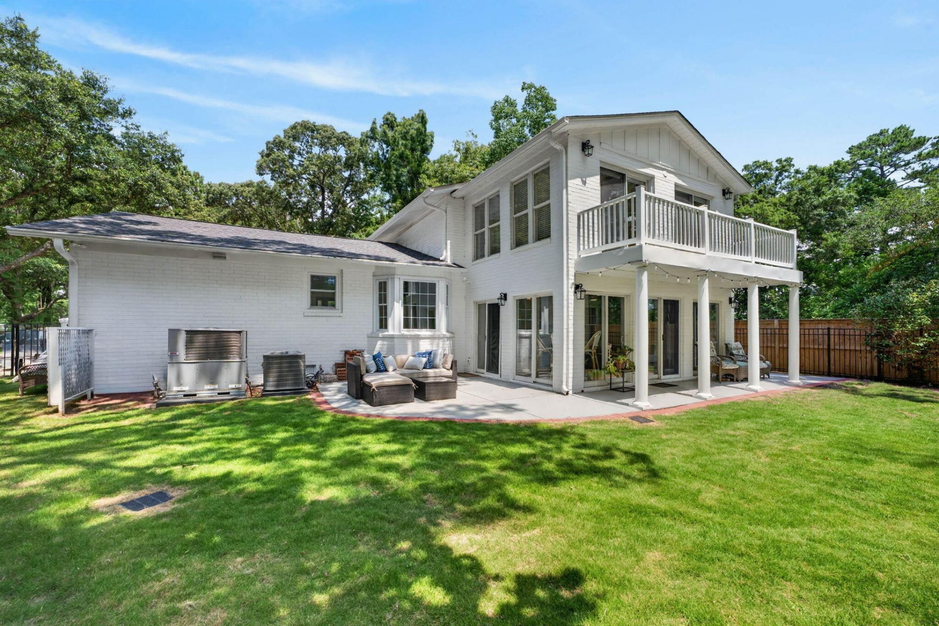 1055 Royalist Road Photo 58