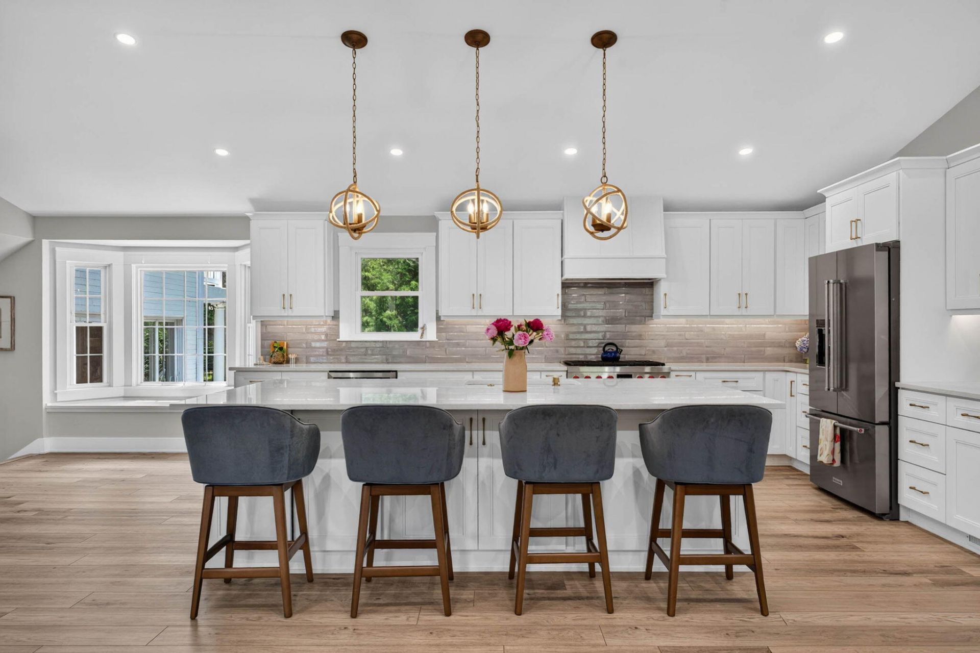 1055 Royalist Road Photo 6